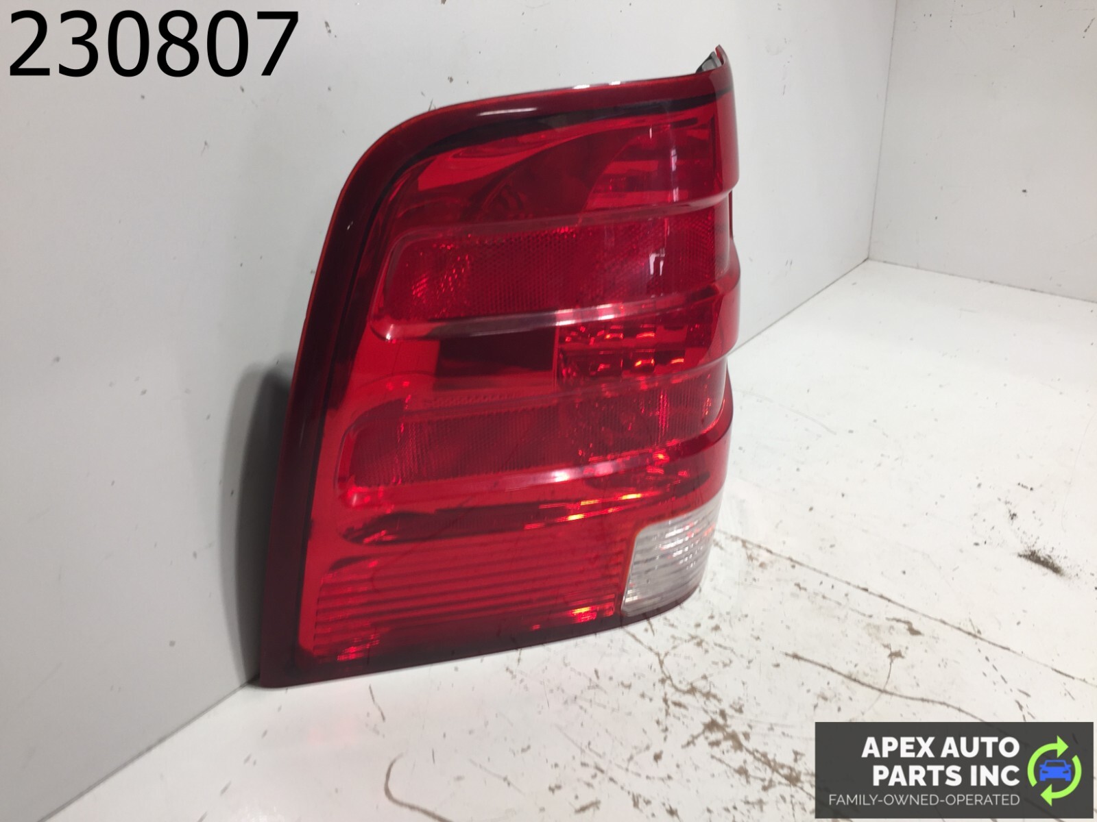 2003-2006 Ford Expedition Driver Left Side Tail Light Taillight Oem - Image 3
