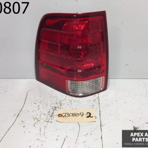 2003-2006 Ford Expedition Driver Left Side Tail Light Taillight Oem