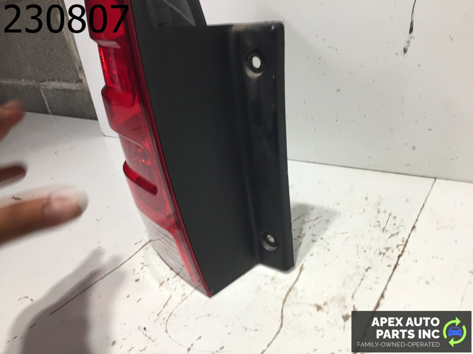 2003-2006 Ford Expedition Driver Left Side Tail Light Taillight Oem - Image 5