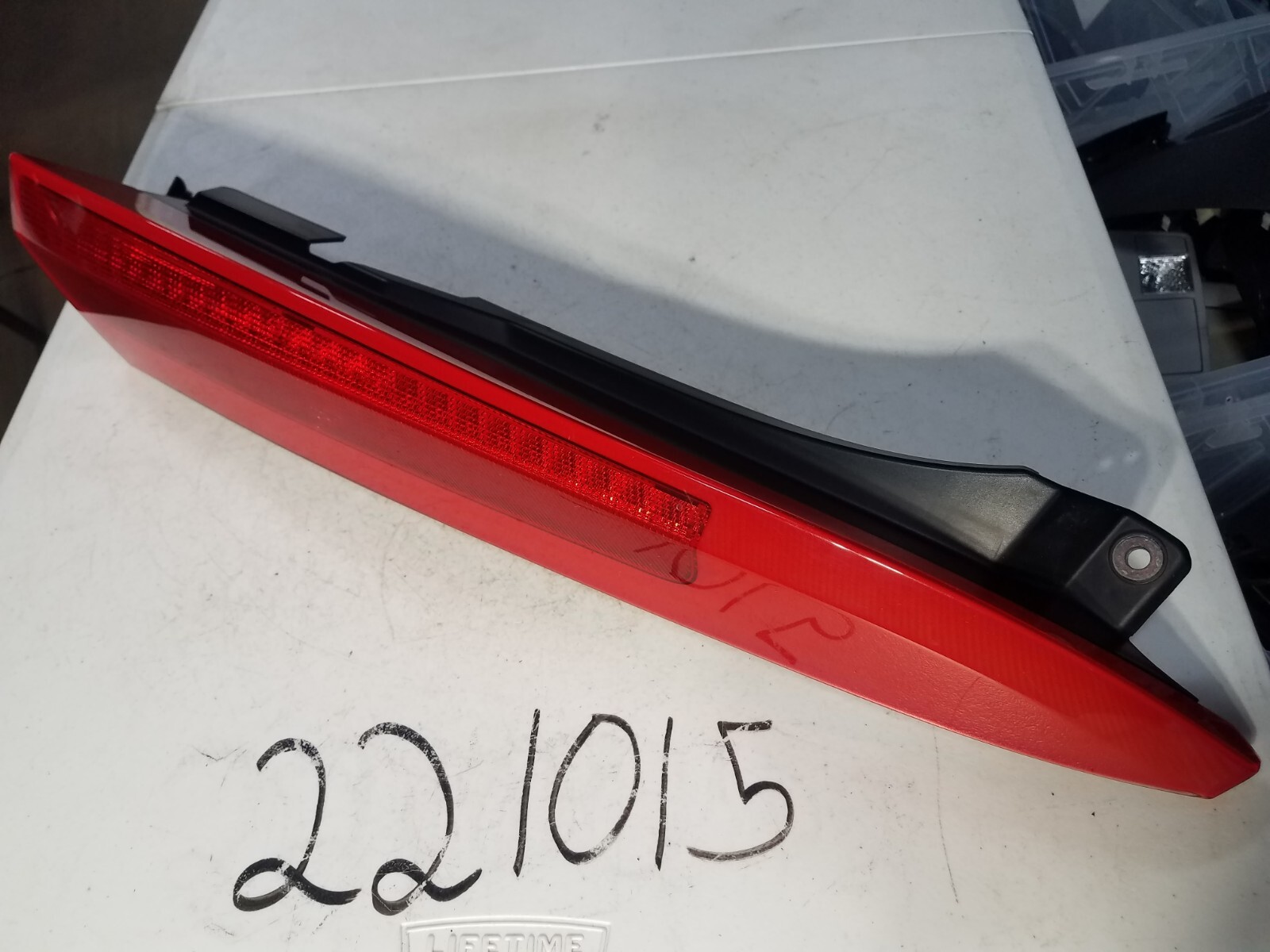 2003-2006 VOLVO XC90 REAR UPPER RIGHT PASSENGER SIDE TAIL LIGHT 30678221 OEM