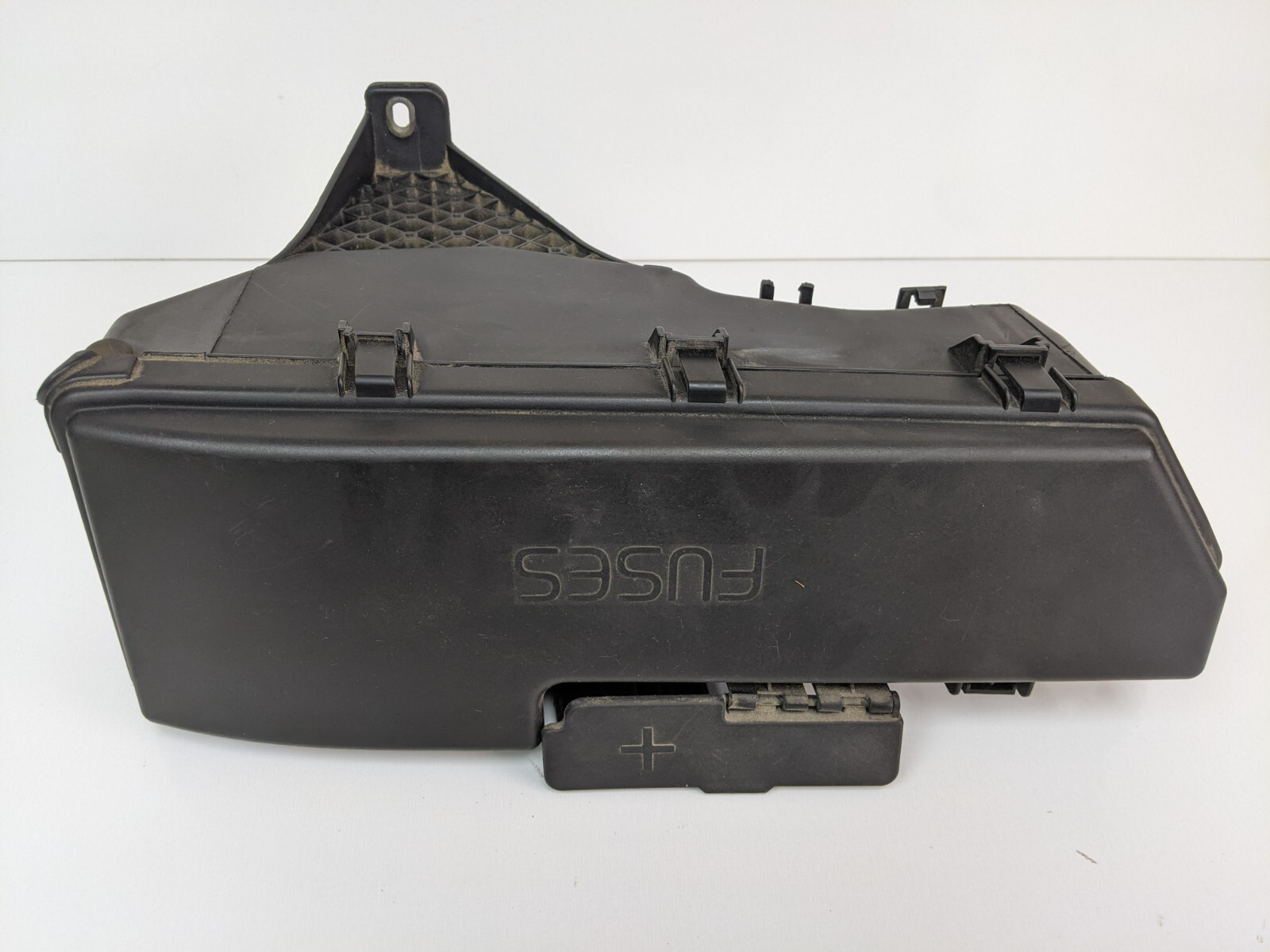 2004-2005 VOLVO XC90 FRONT UNDER HOOD ENGINE MOTOR BAY FUSE RELAY BOX BLOCK OEM - Image 3