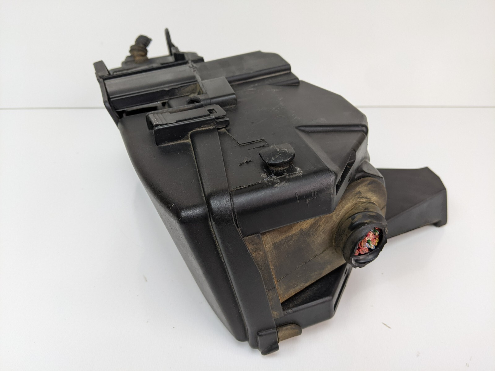 2004-2005 VOLVO XC90 FRONT UNDER HOOD ENGINE MOTOR BAY FUSE RELAY BOX BLOCK OEM - Image 5