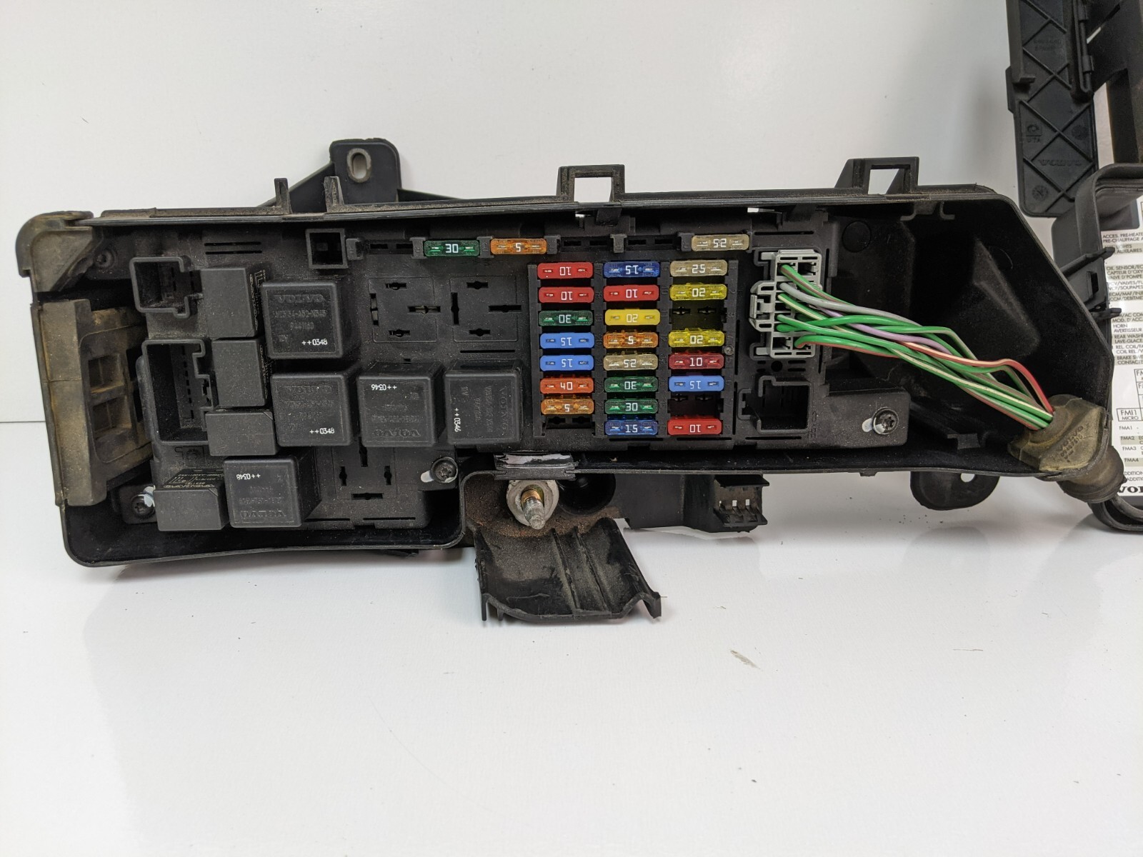 2004-2005 VOLVO XC90 FRONT UNDER HOOD ENGINE MOTOR BAY FUSE RELAY BOX BLOCK OEM - Image 10