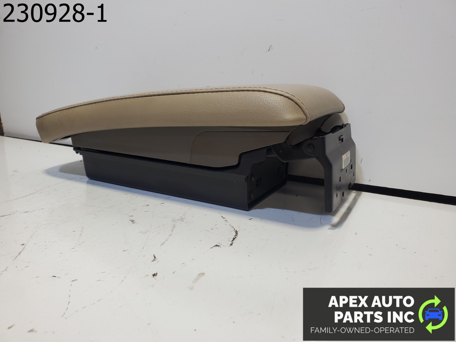 2008 Nissan Altima Compete Center Console Lid/Armrest Tan Leather OEM - Image 4