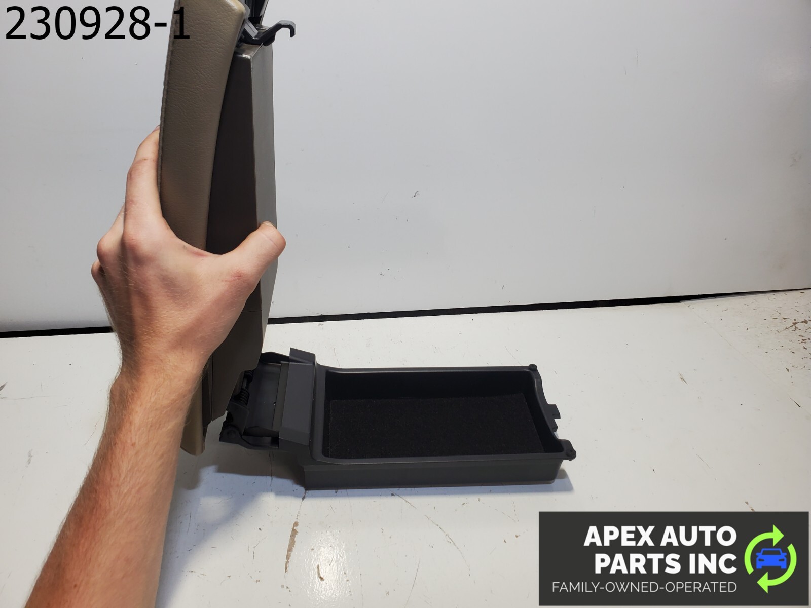 2008 Nissan Altima Compete Center Console Lid/Armrest Tan Leather OEM - Image 9