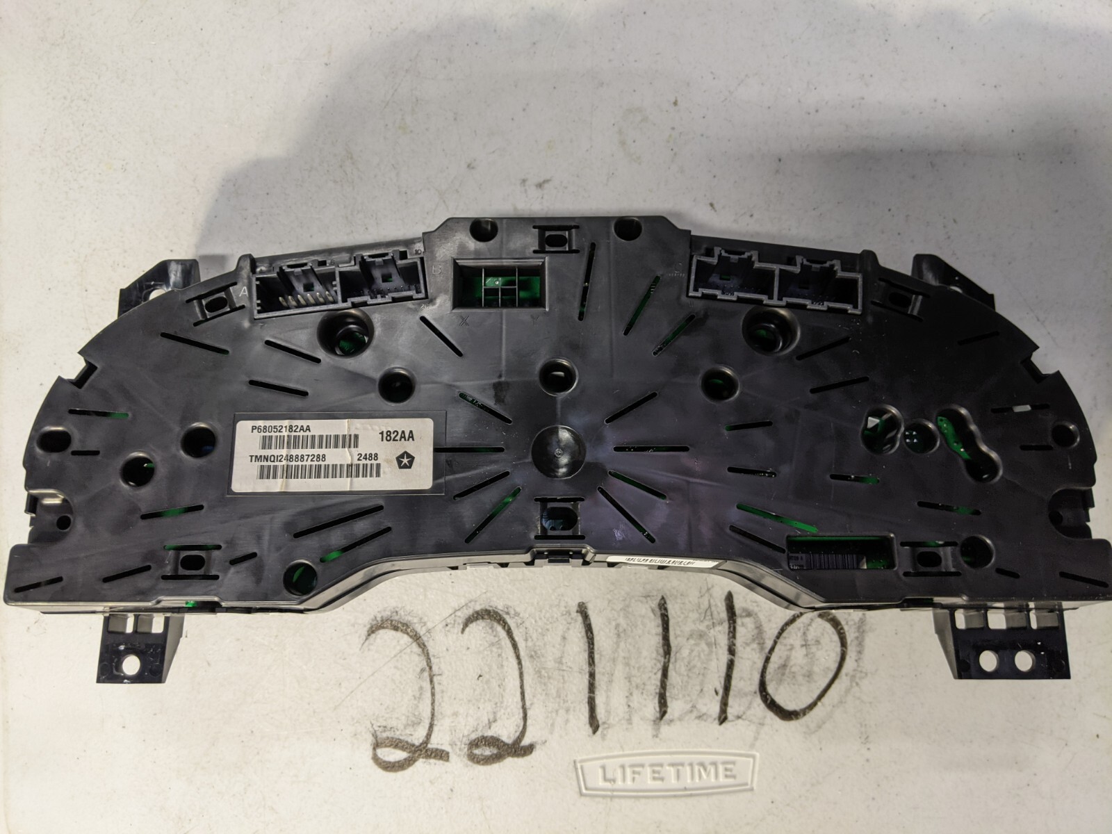 2009 2010 Volkswagen Routan Instrument Cluster Speedometer Gauges OEM - Image 3