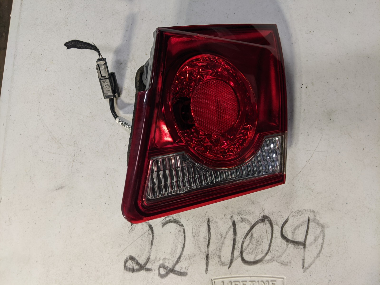 2011-2016 Chevy Cruze Right Side INNER Tail Light Lamp OEM - Image 3