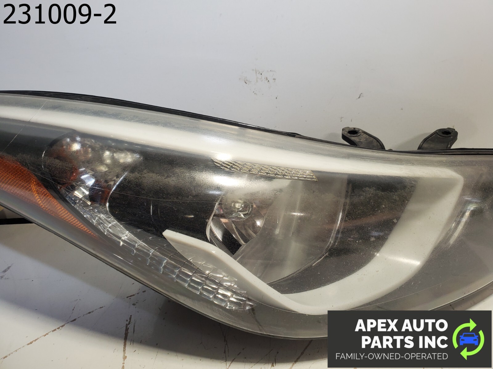 2014-2016 HYUNDAI ELANTRA RIGHT PASSENGER HEADLIGHT 92102-3X OEM