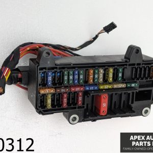 OEM 2005 BMW 745Li 4.4L Front Dash Fuse Relay Distribution Box