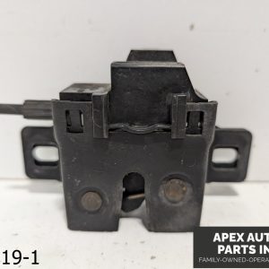 OEM 2006-2015 Land Rover LR2 3.2L RIGHT SIDE HOOD BONNET LOCK LATCH
