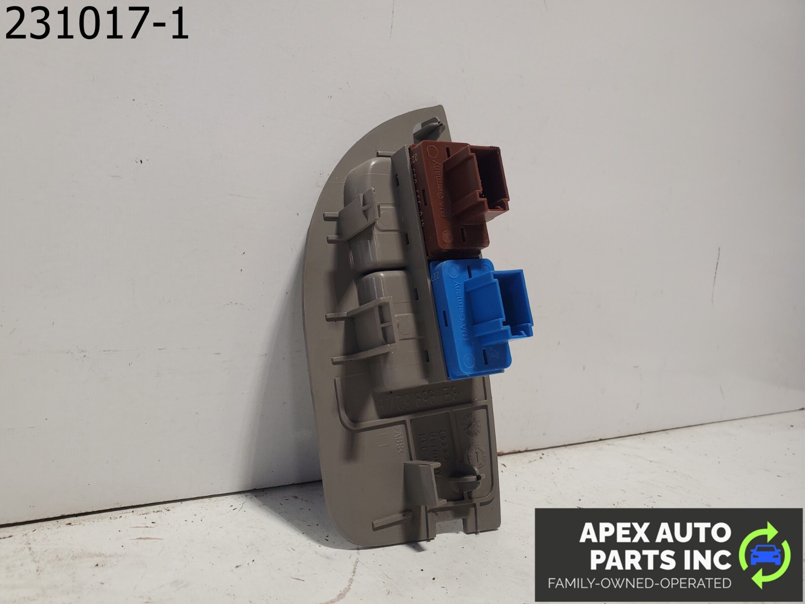 OEM 2008 Audi A4 FUEL DOOR TRUNK RELEASE SWITCH FRONT LEFT OEM USED 8E1959527B - Image 5