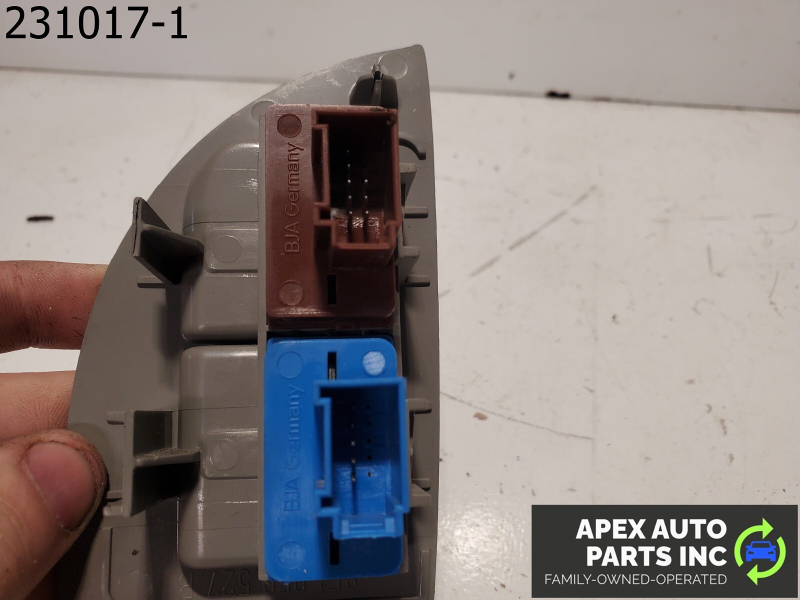 OEM 2008 Audi A4 FUEL DOOR TRUNK RELEASE SWITCH FRONT LEFT OEM USED 8E1959527B - Image 8