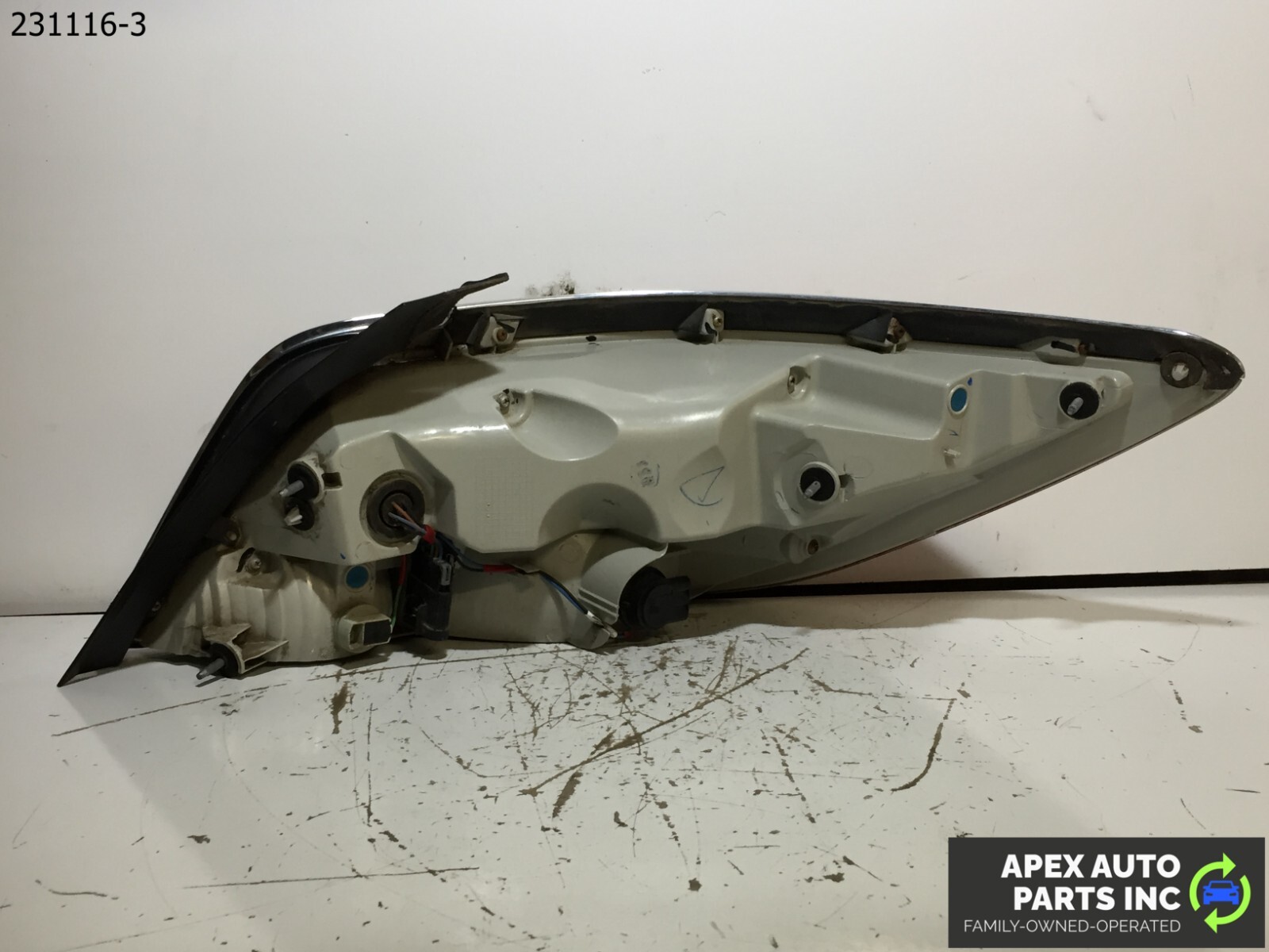 OEM 2010 Buick Lacrosse Outer Right Passenger LED Taillight Tail Light Assembly - Image 5