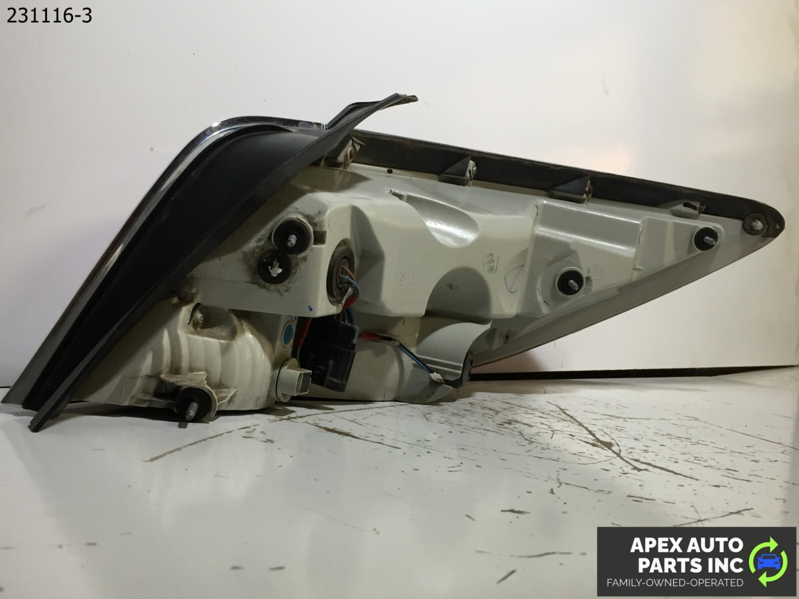 OEM 2010 Buick Lacrosse Outer Right Passenger LED Taillight Tail Light Assembly - Image 6