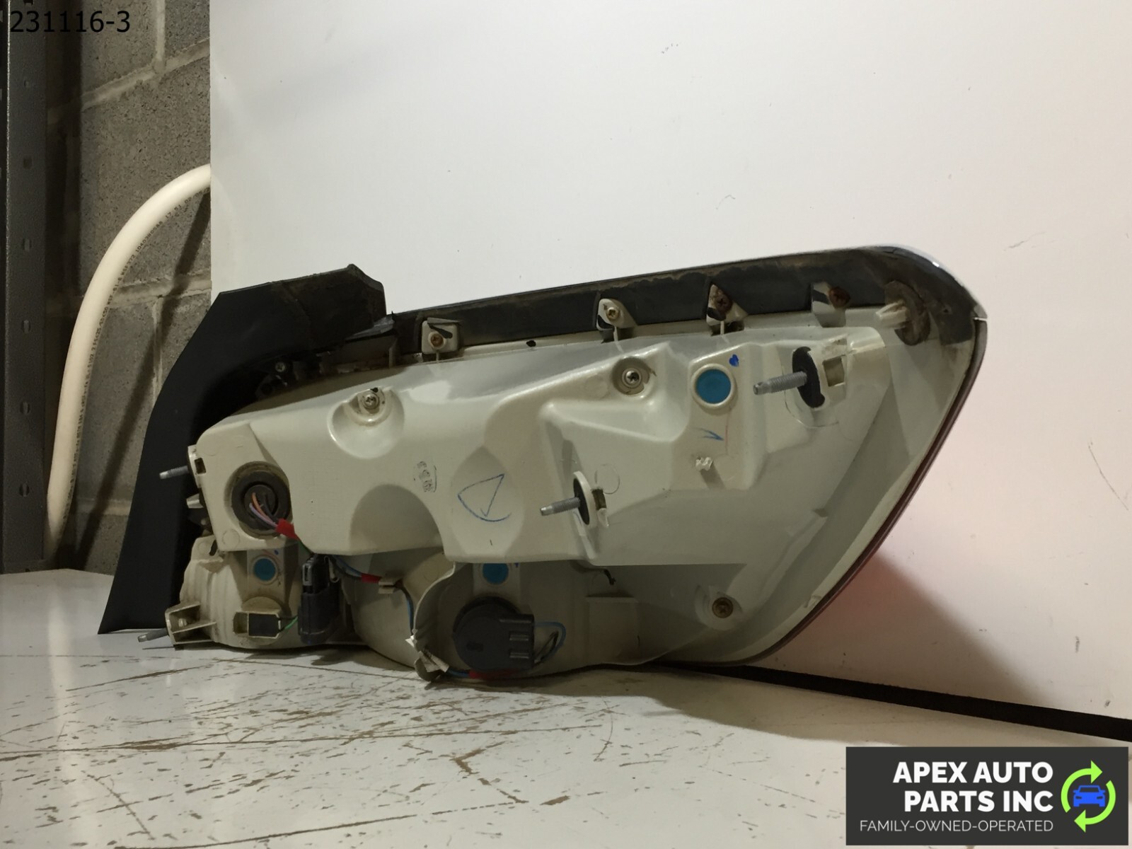 OEM 2010 Buick Lacrosse Outer Right Passenger LED Taillight Tail Light Assembly - Image 7