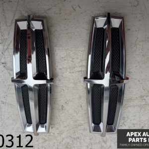 OEM 2010 Lincoln MKT 3.5L CHROME FRONT UPPER GRILLE GRILL EMBLEM