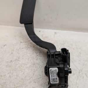 OEM 2017 Chevrolet Silverado 1500 5.3L Gas Accelerator Throttle Pedal Sensor