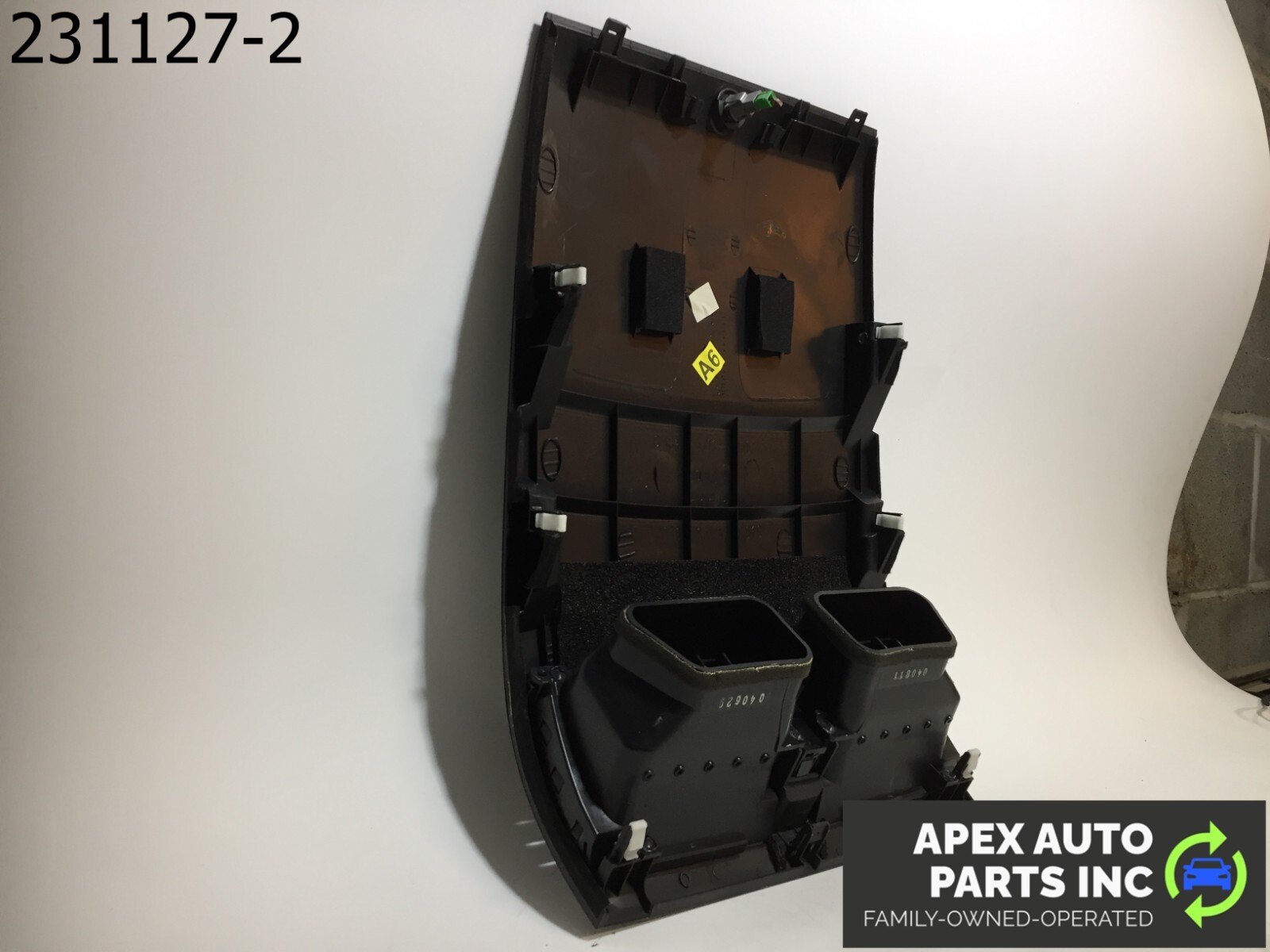 OEM Honda Accord 2005 CENTER DASH VENTS W/ HAZARD SWITCH BEZEL - Image 6