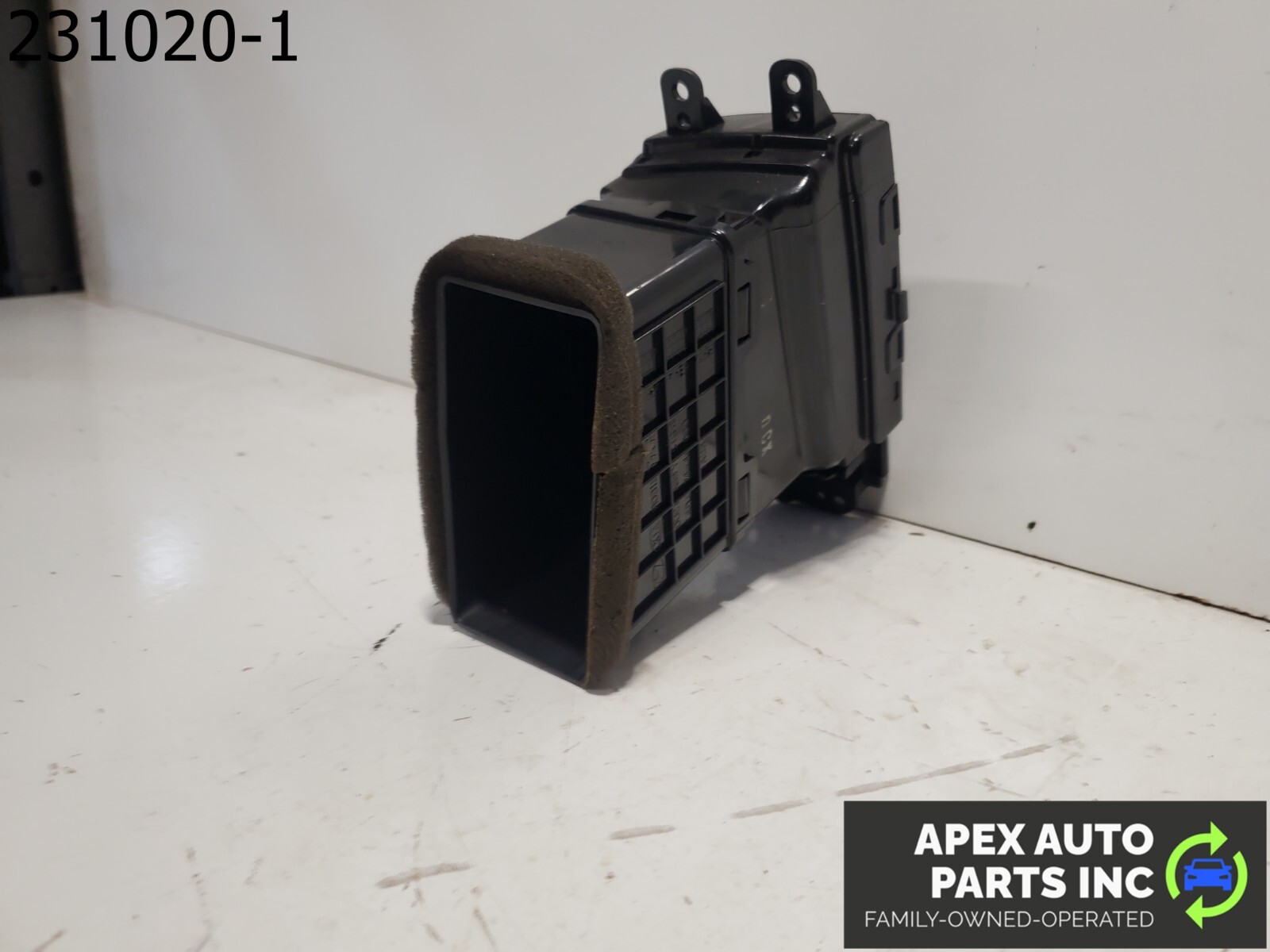 OEM Kia Sedona 08 CENTER RIGHT SIDE HVAC A/C AIR DASH VENT TRIM - Image 5