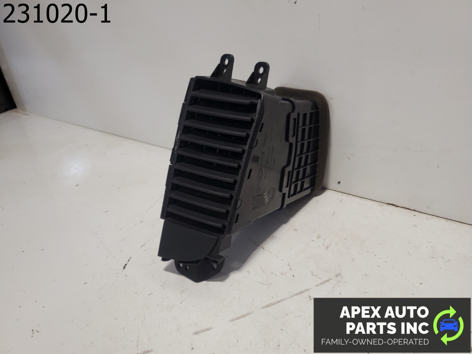 OEM Kia Sedona 08 CENTER RIGHT SIDE HVAC A/C AIR DASH VENT TRIM