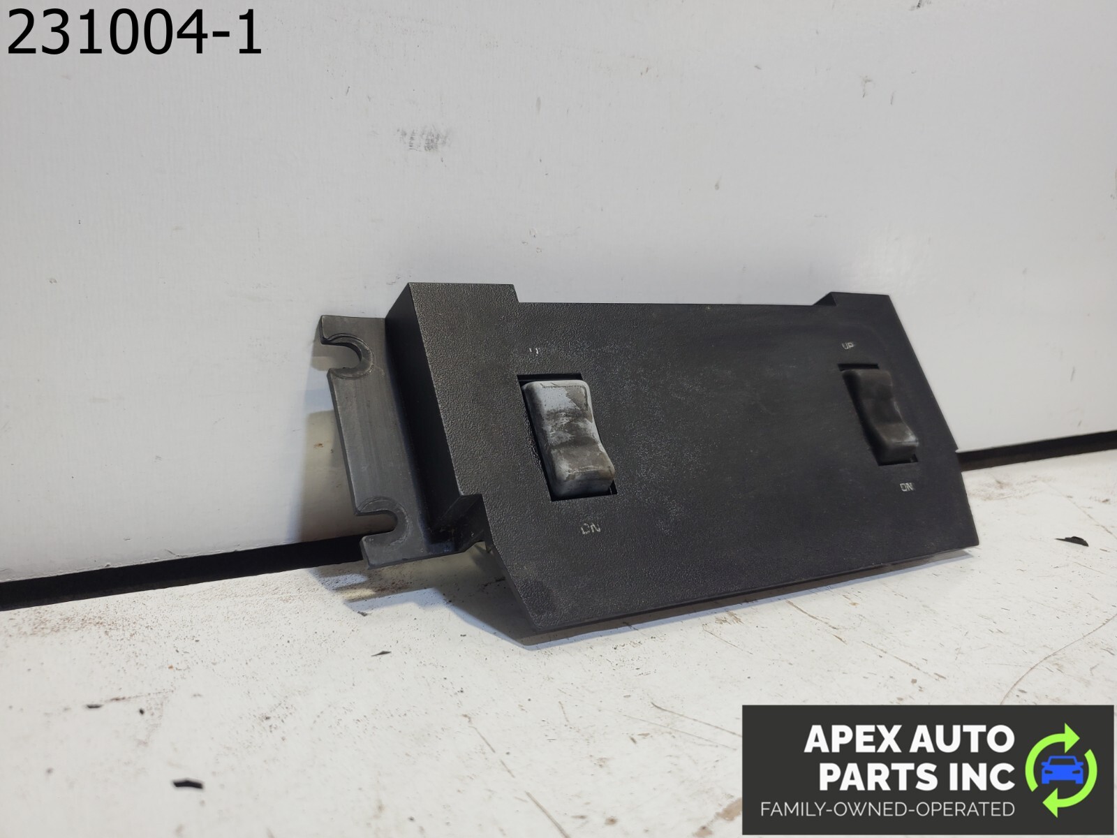 OEM Pontiac Fiero 1984 POWER WINDOW SWITCH w/ TRIM BEZEL - Image 3