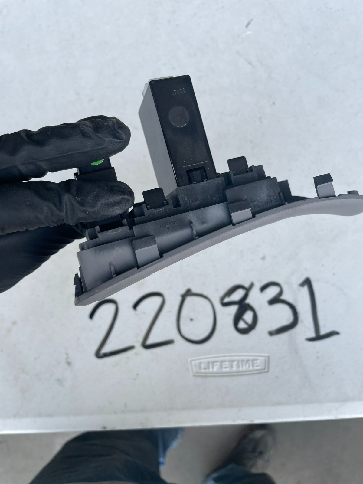 06-10 KIA OPTIMA LOWER CONSOLE PAD SWITCH MOUNTING W/ DIMMER ESC 93310-2G200 OEM - Image 4