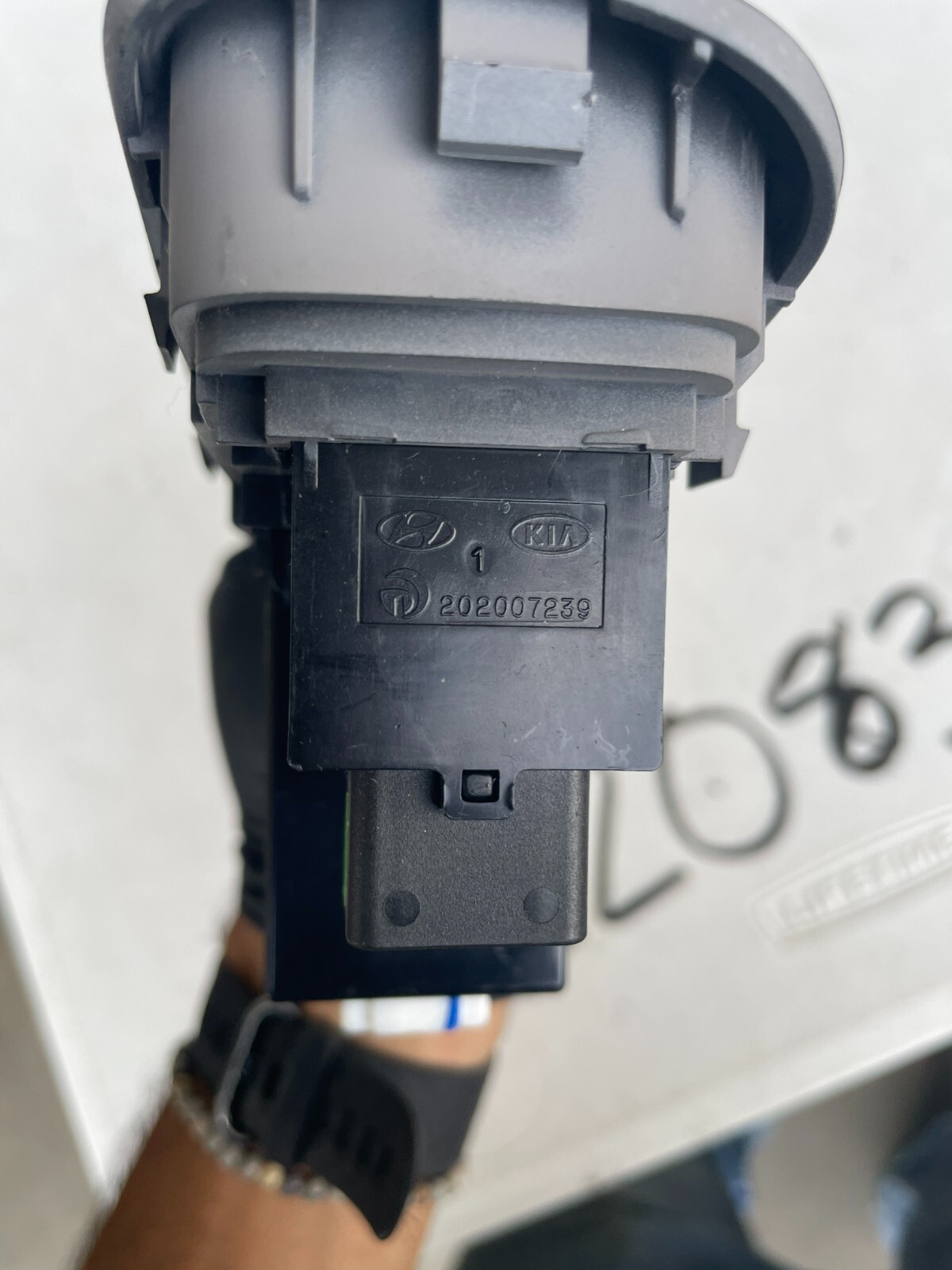 06-10 KIA OPTIMA LOWER CONSOLE PAD SWITCH MOUNTING W/ DIMMER ESC 93310-2G200 OEM - Image 6