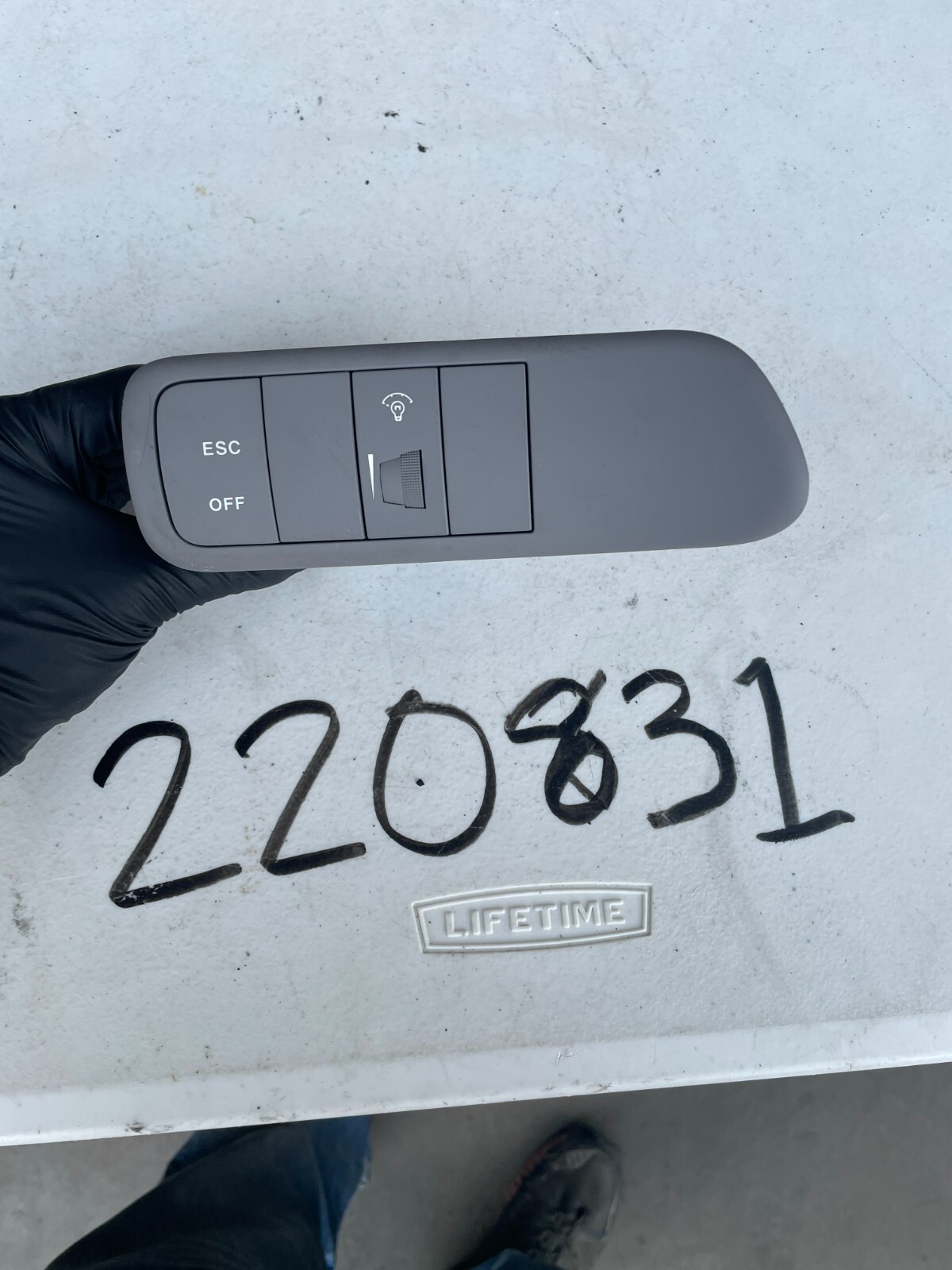 06-10 KIA OPTIMA LOWER CONSOLE PAD SWITCH MOUNTING W/ DIMMER ESC 93310-2G200 OEM