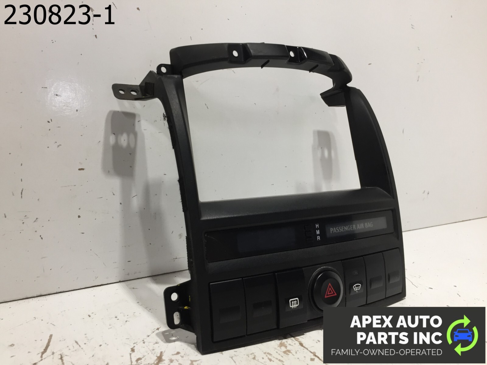 2003-2006 KIA SORENTO CENTER DASH RADIO TRIM BEZEL OEM WIPER DEFROST OEM - Image 3