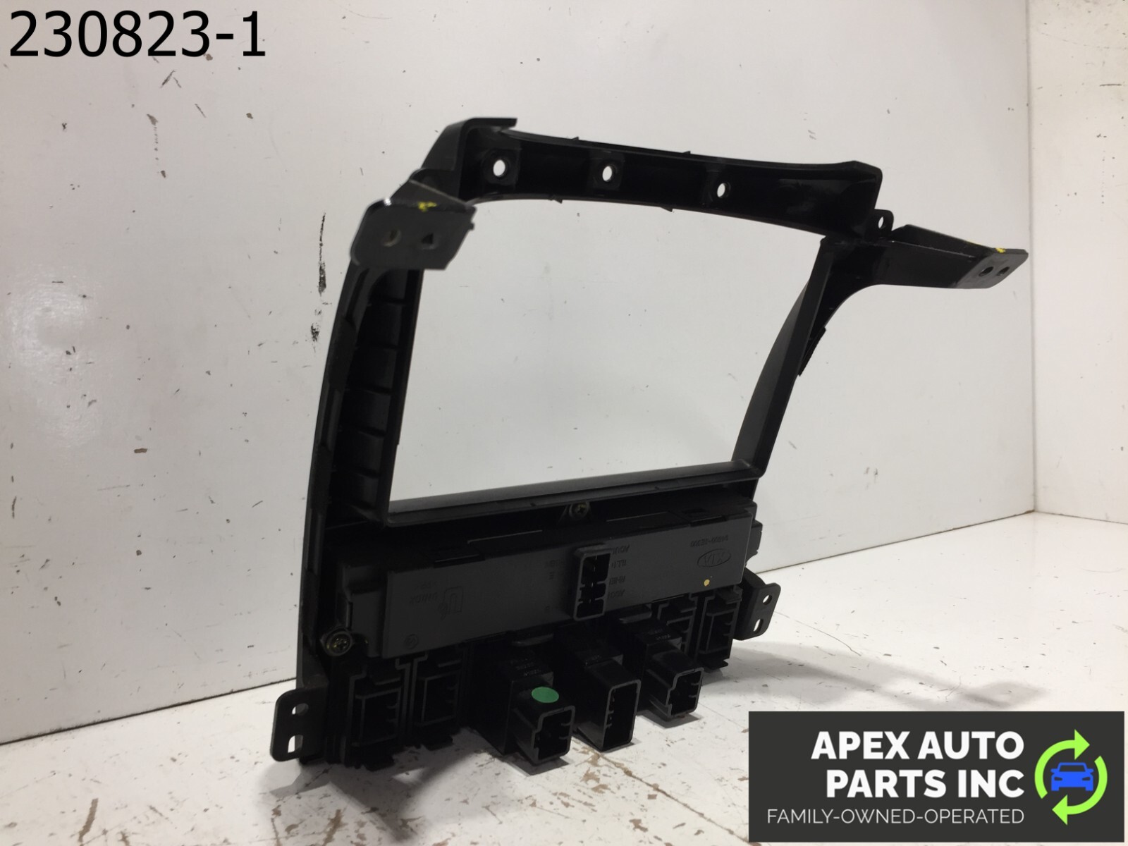 2003-2006 KIA SORENTO CENTER DASH RADIO TRIM BEZEL OEM WIPER DEFROST OEM - Image 7