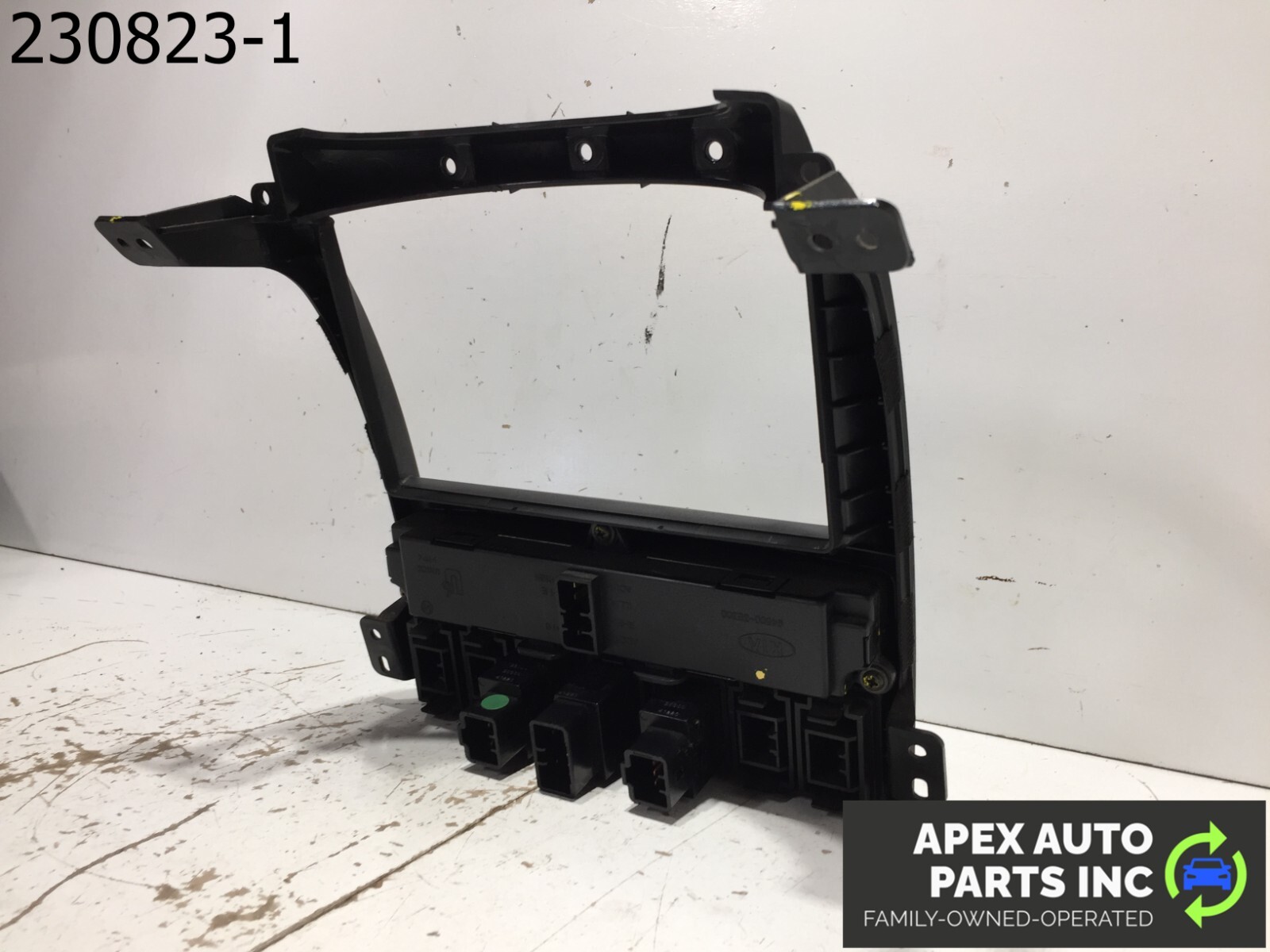 2003-2006 KIA SORENTO CENTER DASH RADIO TRIM BEZEL OEM WIPER DEFROST OEM - Image 8