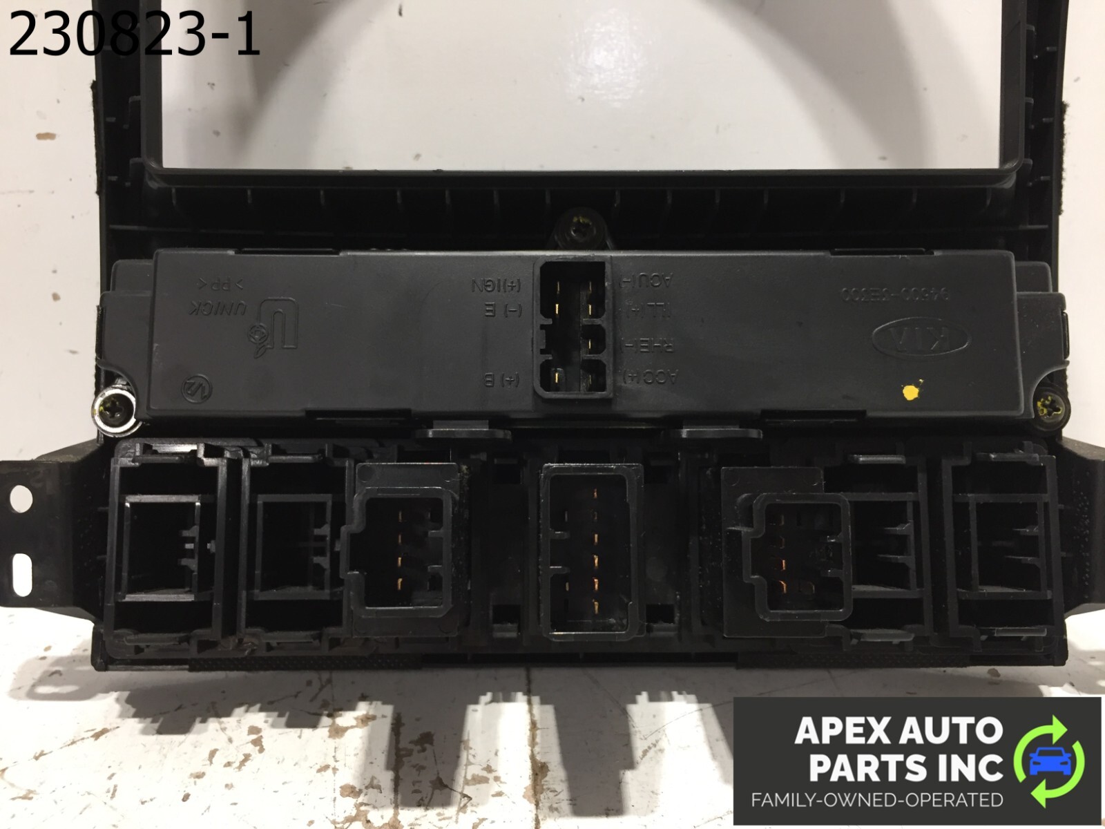2003-2006 KIA SORENTO CENTER DASH RADIO TRIM BEZEL OEM WIPER DEFROST OEM - Image 9