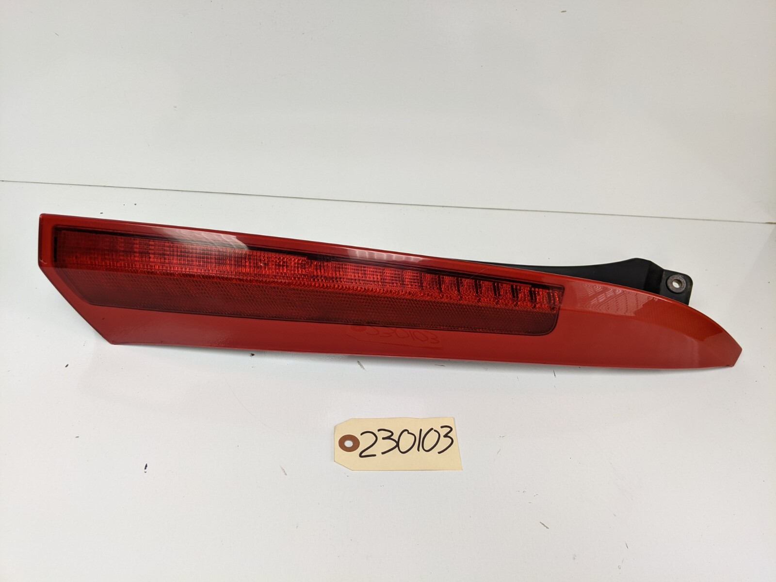 2003-2006 VOLVO XC90 REAR UPPER RIGHT PASSENGER SIDE TAIL LIGHT 30678221 OEM