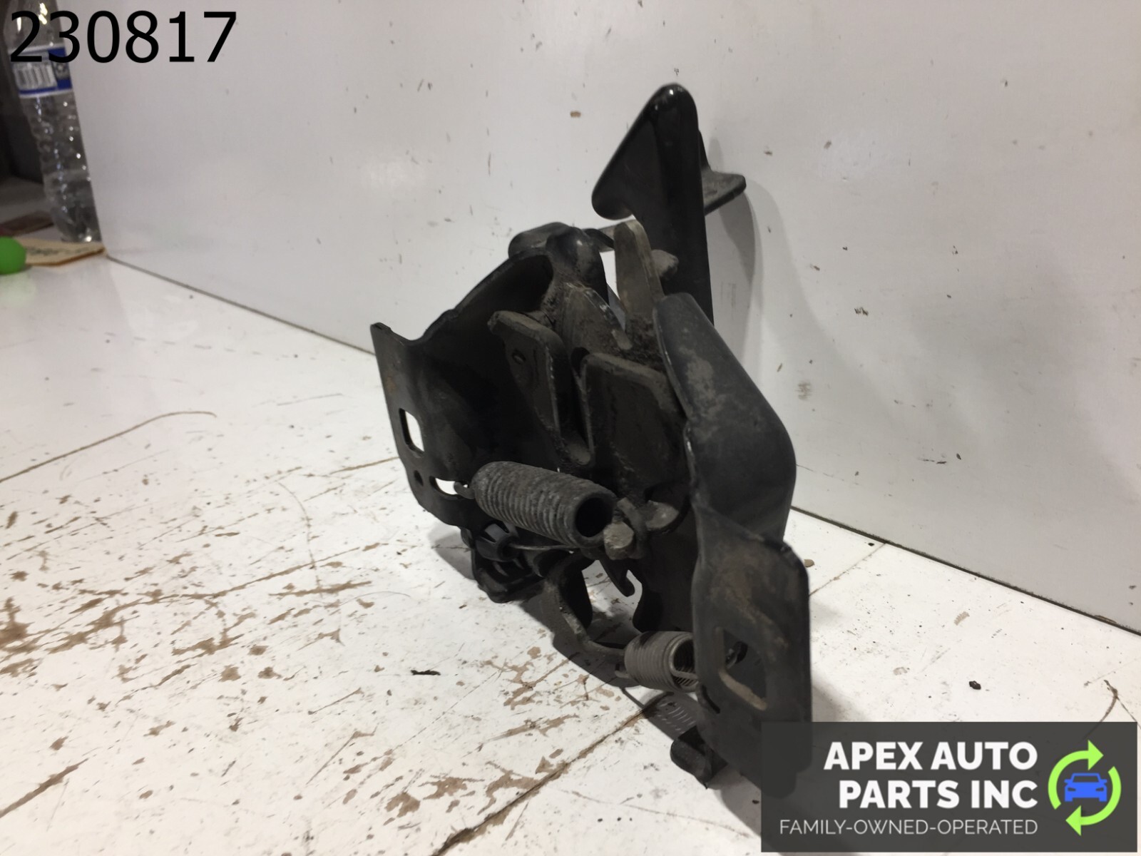 2005 2006 2007 05 06 07 Ford Freestyle Hood Latch Lock Release Actuator Assembly - Image 4