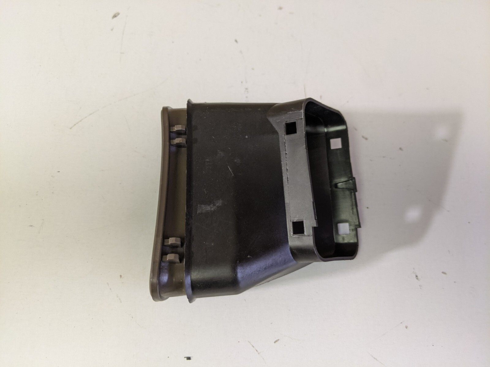 96-03 MERCEDES W210 E320 Rear Side AIR VENT ASSEMBLY TAN OEM 210831246 OEM - Image 3