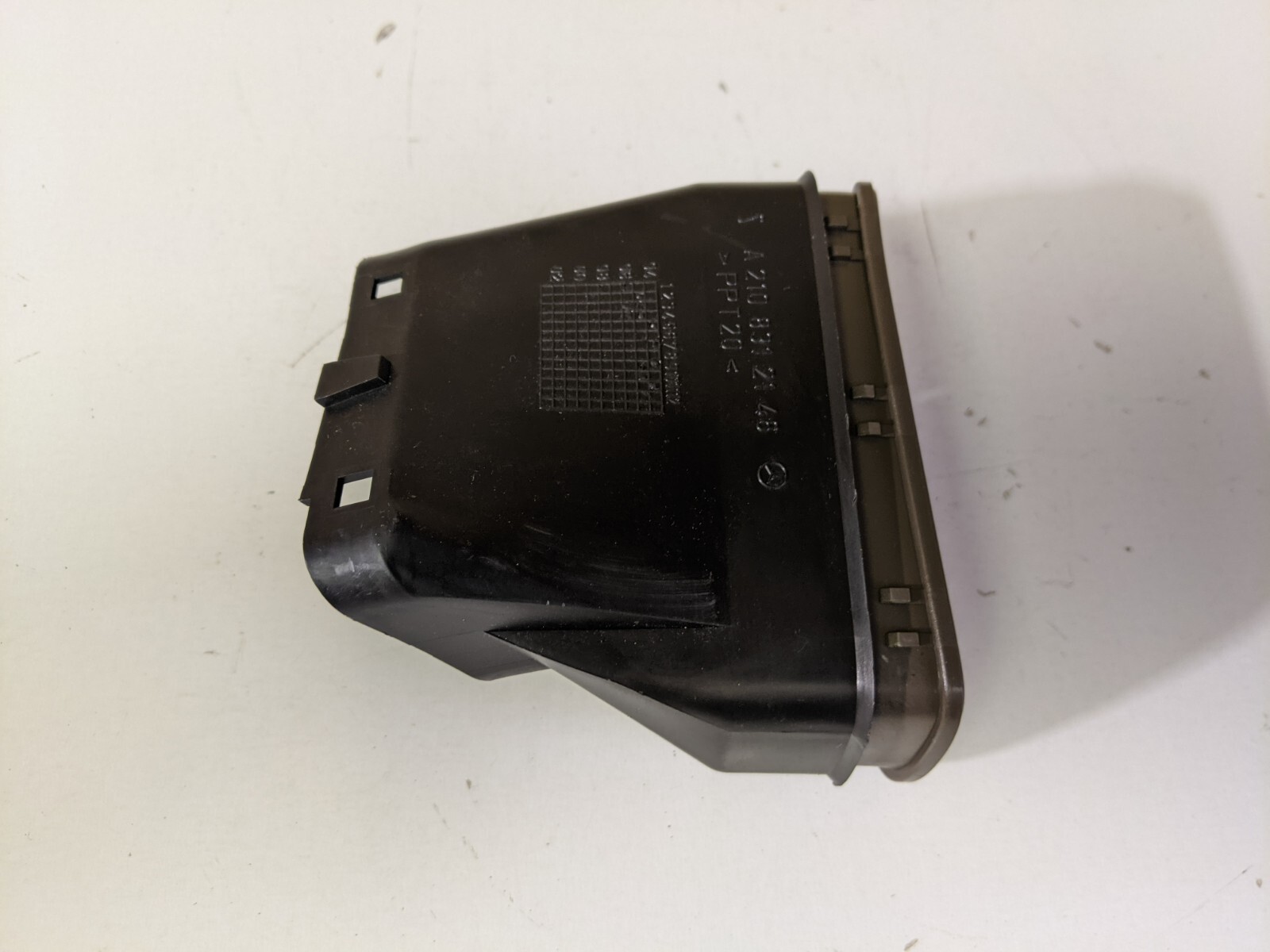 96-03 MERCEDES W210 E320 Rear Side AIR VENT ASSEMBLY TAN OEM 210831246 OEM - Image 4