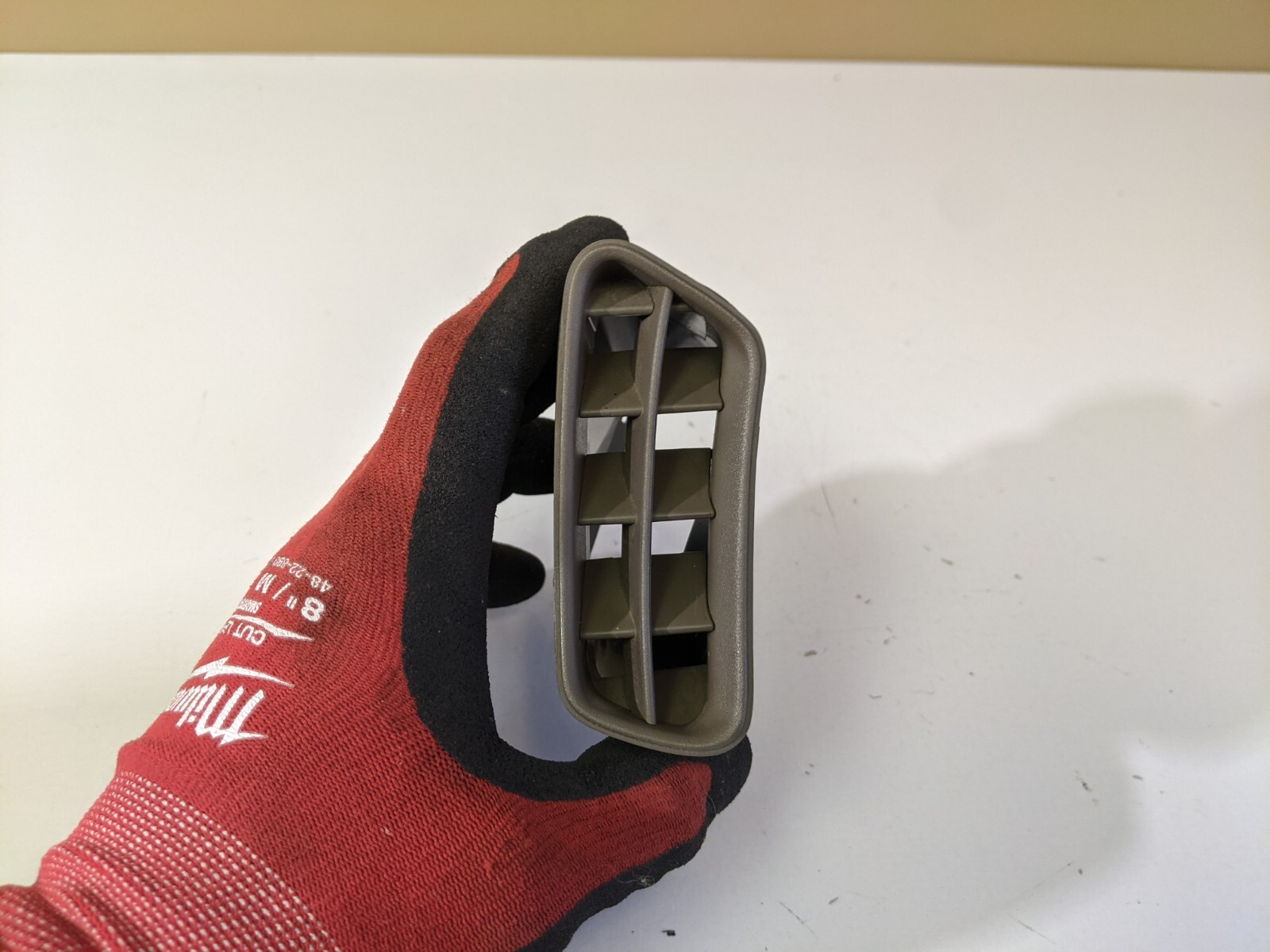 96-03 MERCEDES W210 E320 Rear Side AIR VENT ASSEMBLY TAN OEM 210831246 OEM