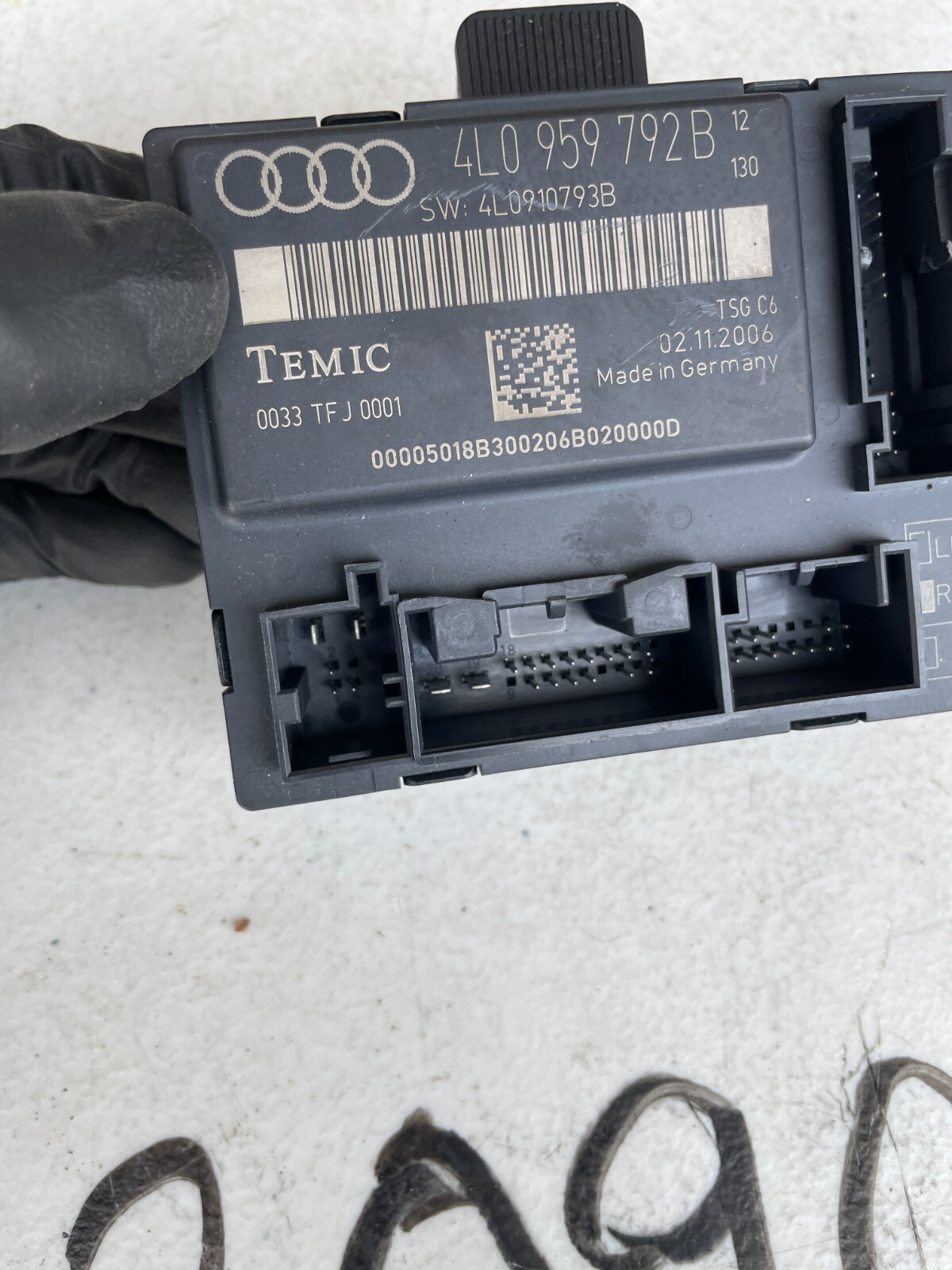 AUDI Q7 DOOR CONTROL UNIT ECU FRONT LEFT PASSENGER SIDE MK1 4L 2006 - 2009 - Image 4