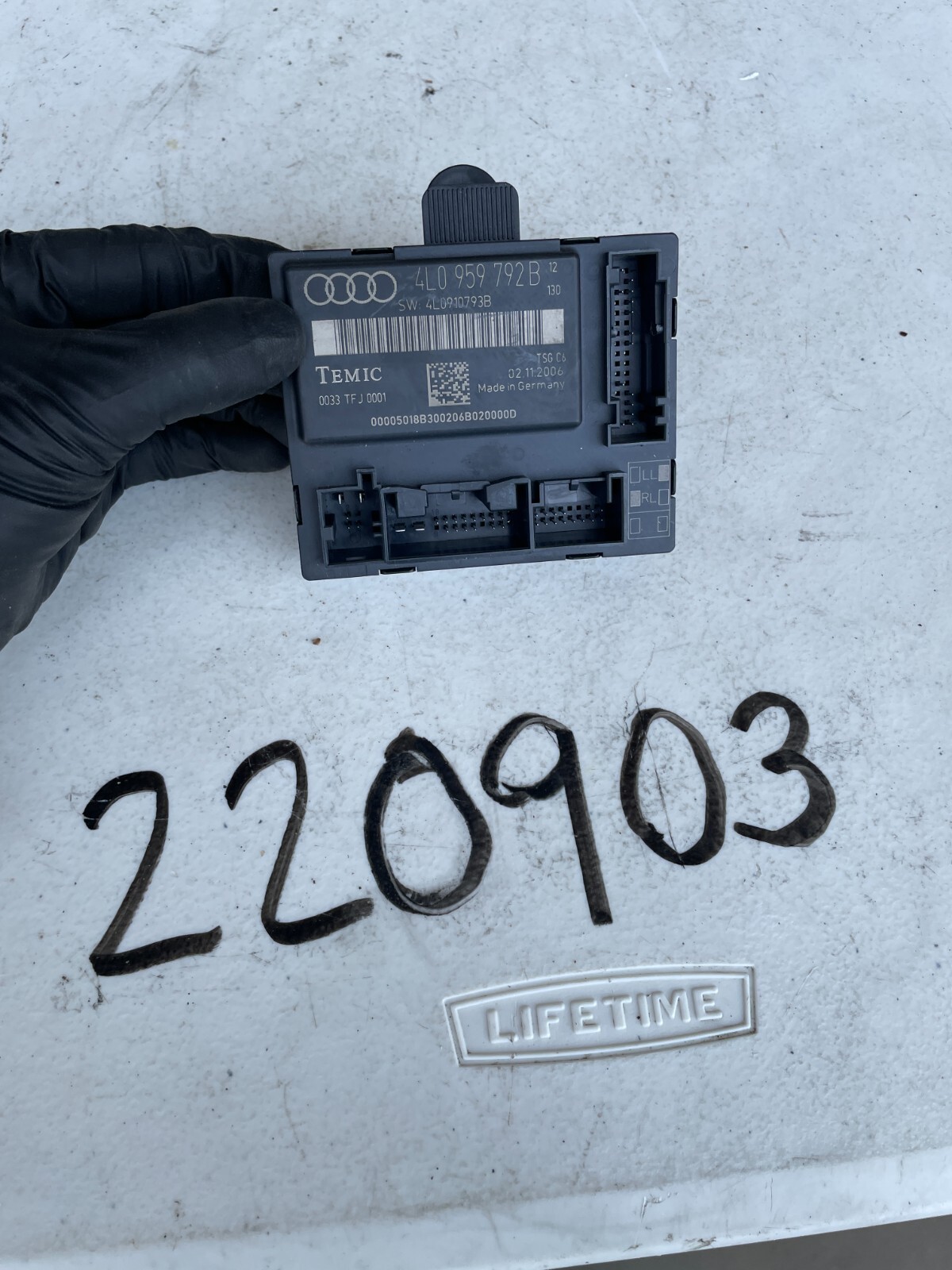 AUDI Q7 DOOR CONTROL UNIT ECU FRONT LEFT PASSENGER SIDE MK1 4L 2006 - 2009