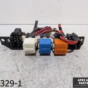 OEM 1989-1996 BMW 525i 2.5L fuse relay module