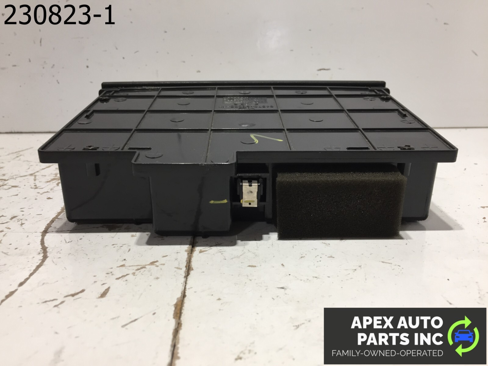 OEM 2003 2004 2005 2006 2007 2008 2009 Kia Sorento Center Dash Storage - Image 5