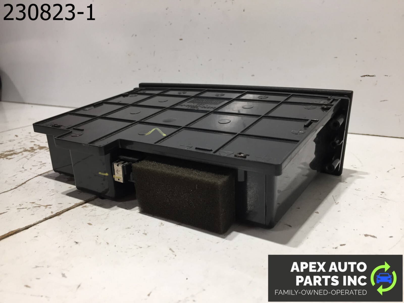 OEM 2003 2004 2005 2006 2007 2008 2009 Kia Sorento Center Dash Storage - Image 7