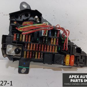 OEM 2004-2007 BMW 530i 3.0L Fuse Box