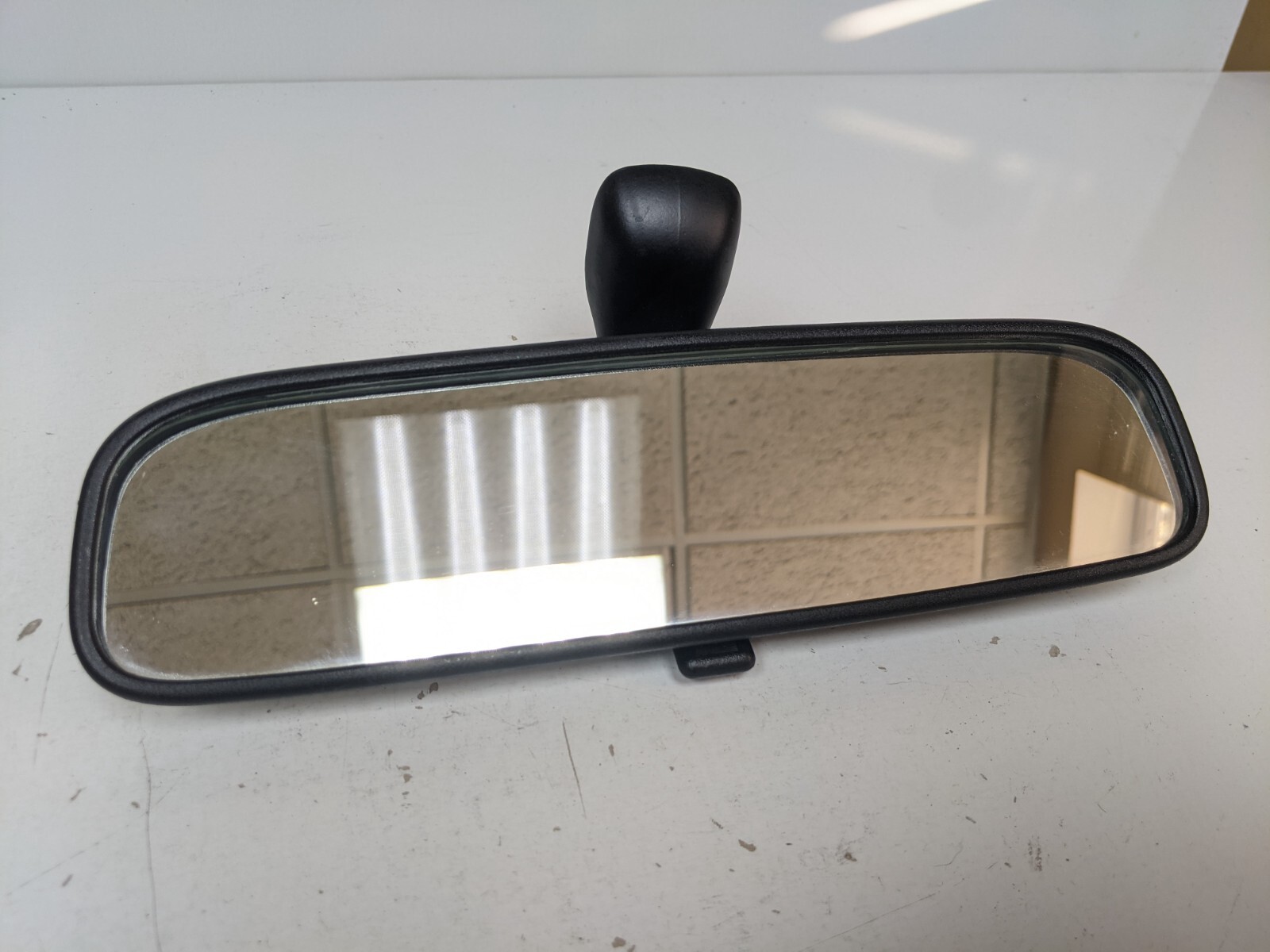 OEM 2005-2012 KIA SPORTAGE TUCSON REAR VIEW MIRROR WINDSHIELD MANUAL DIMMING - Image 3