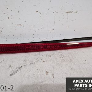 OEM 2005 BMW X5 4.4L DRIVER REAR LOWER TAILGATE REFLECTOR 6901571