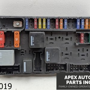 OEM 2006-2009 Range Rover 4.4L Front Engine Bay Fuse Module Relay Box