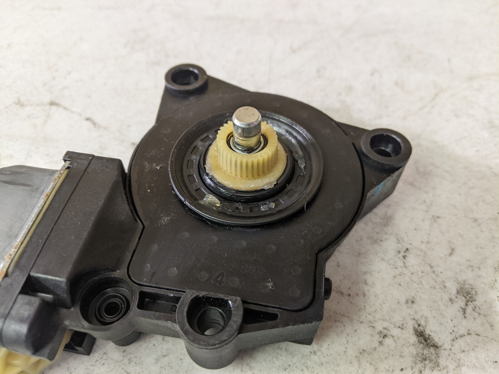 OEM 2007 2008 2009 2010 Kia Rondo Rear Left Driver Side Door Power Window Motor - Image 3