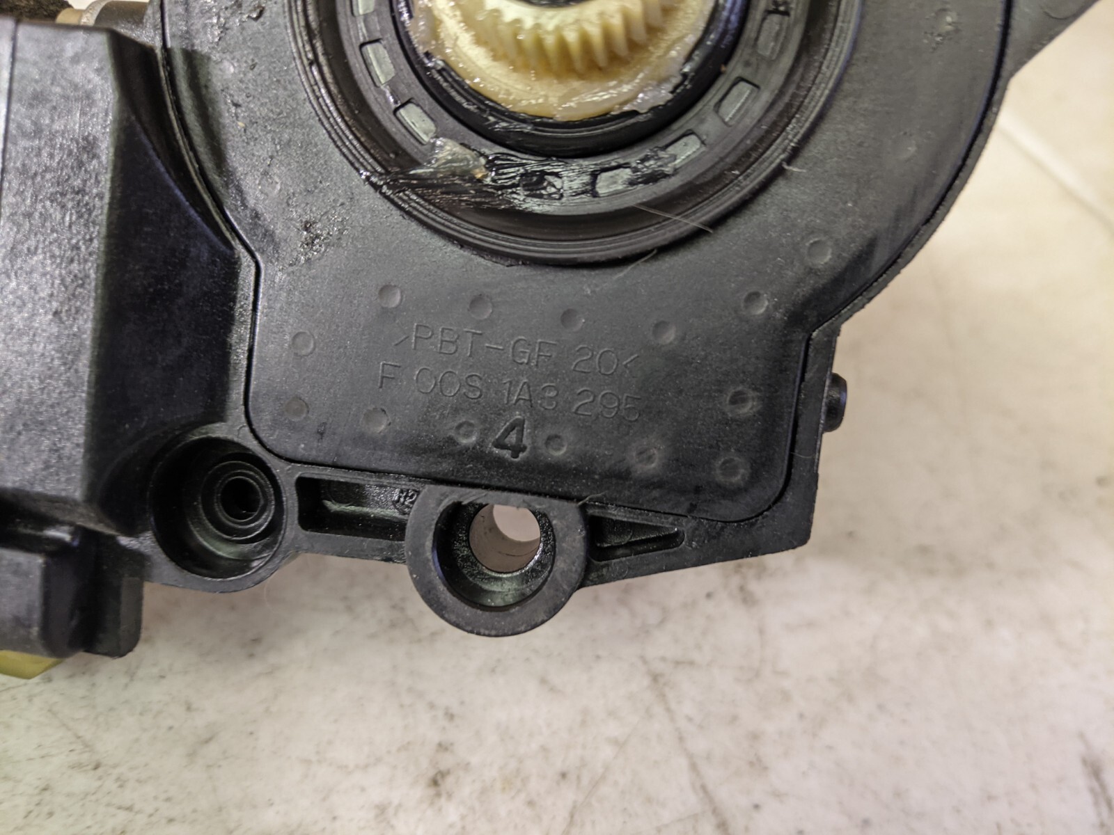 OEM 2007 2008 2009 2010 Kia Rondo Rear Left Driver Side Door Power Window Motor - Image 5