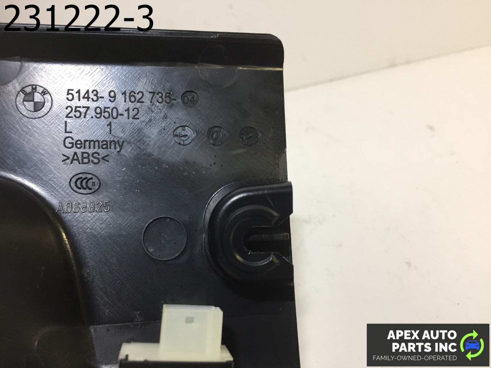 OEM 2011 BMW 550i FRONT LEFT DRIVER KICK PANEL TRIM COVER BLACK - Image 8