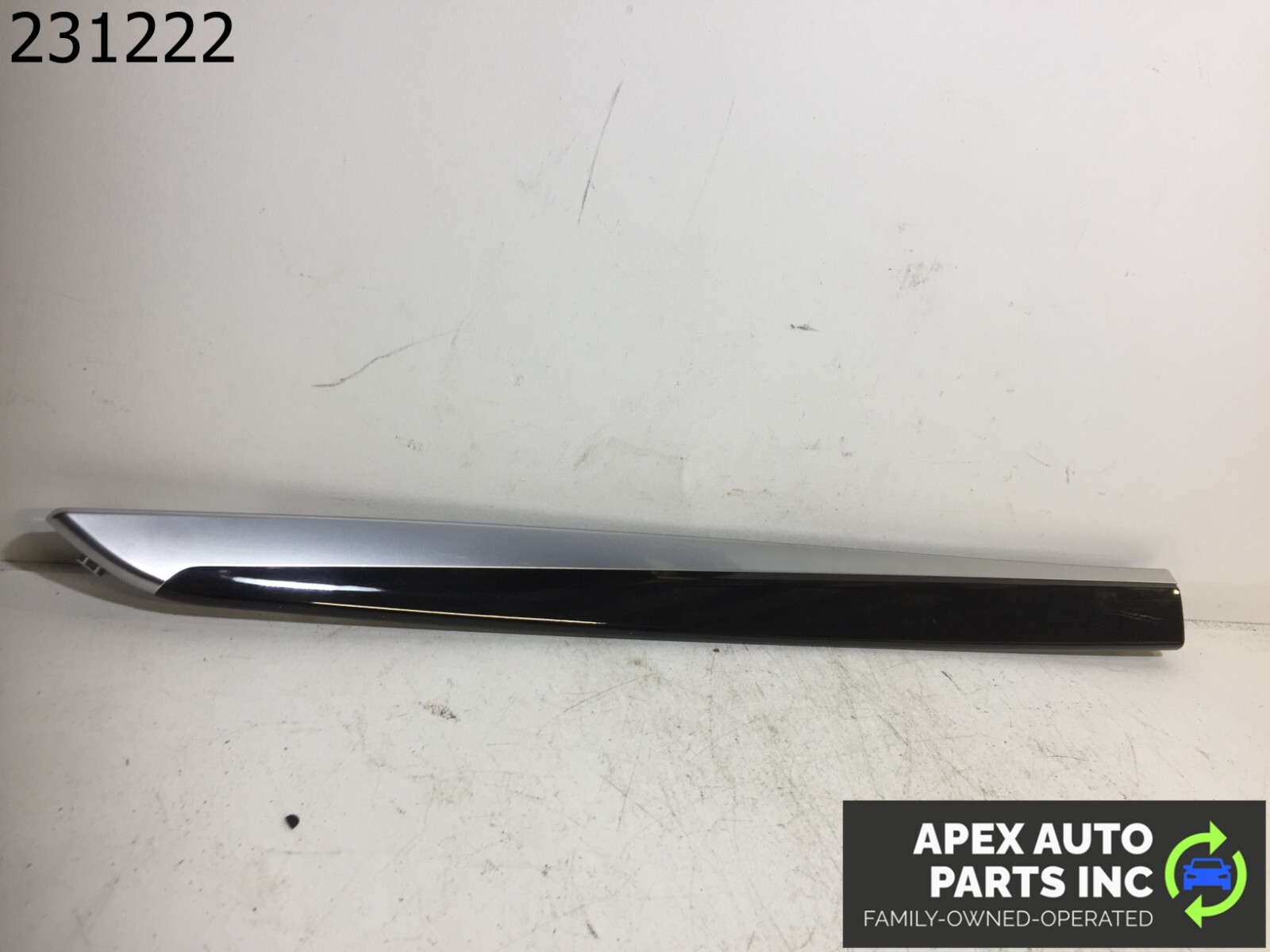 OEM 2011 BMW 550i Front Right Door Trim 7225551 - Image 3